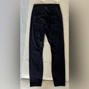 Lululemon Wunder Under High rise Luon Black tight legging size 6, 7/8 style